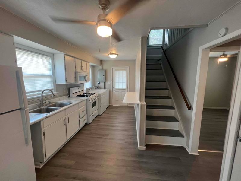 1842 28th Ave - Photo 3 of 9