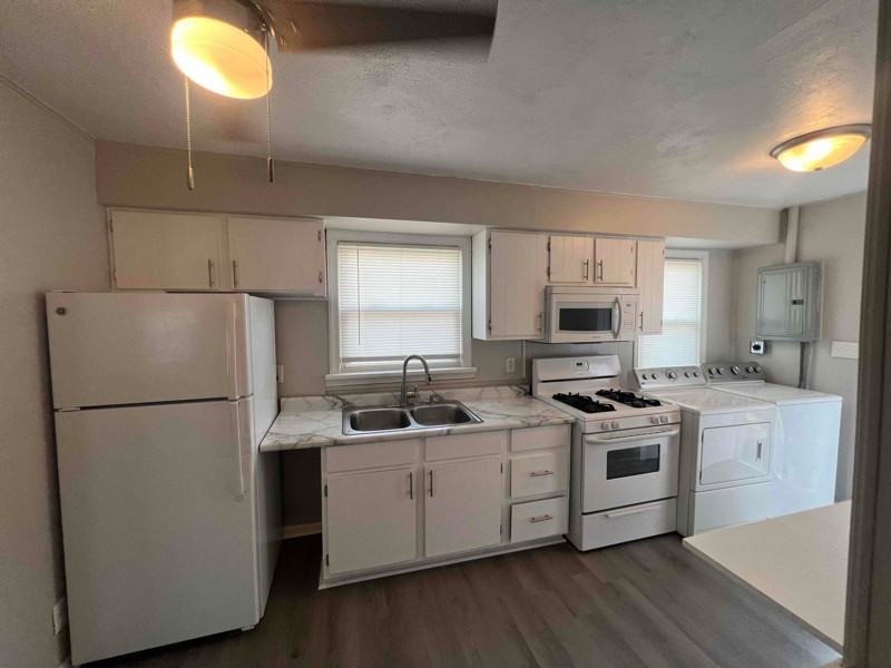 1842 28th Ave - Photo 4 of 9