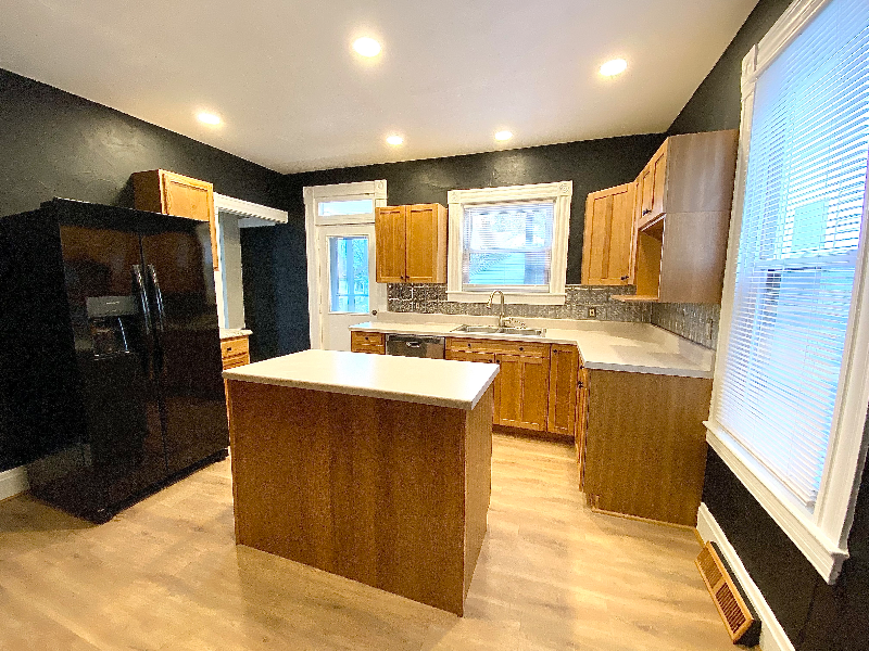 415 Brown Ave - Photo 2 of 23