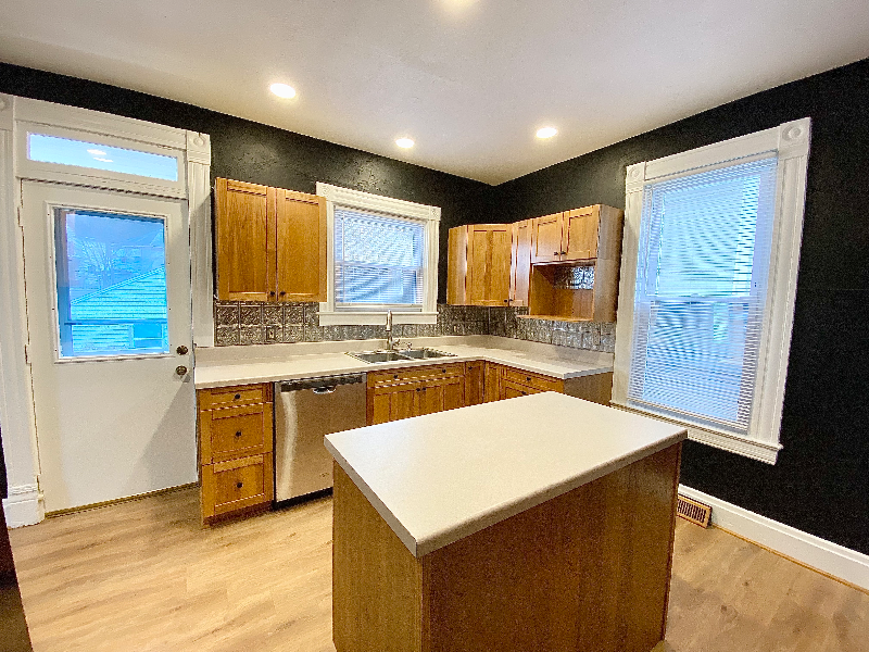 415 Brown Ave - Photo 3 of 23
