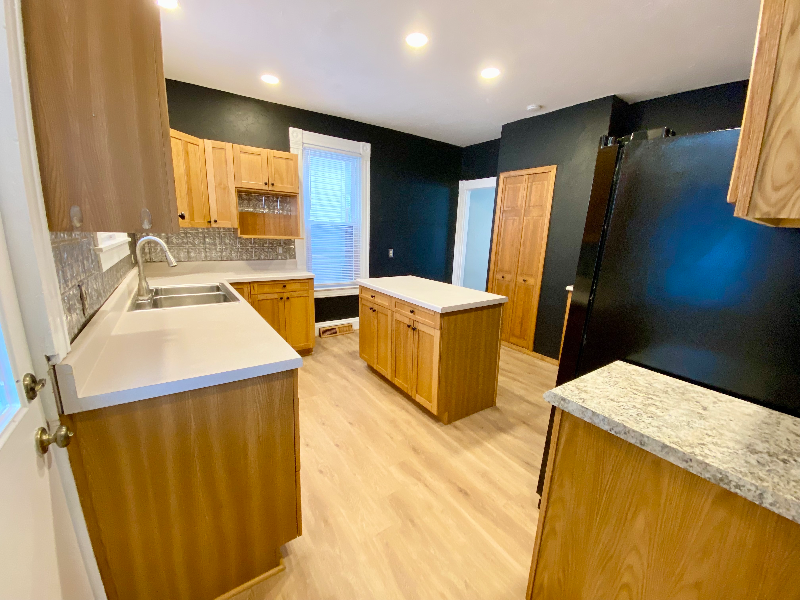 415 Brown Ave - Photo 4 of 23