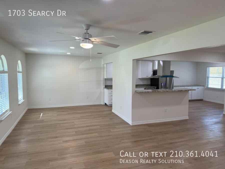 1703 Searcy Dr - Photo 3 of 21