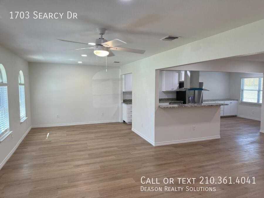 1703 Searcy Dr - Photo 4 of 21