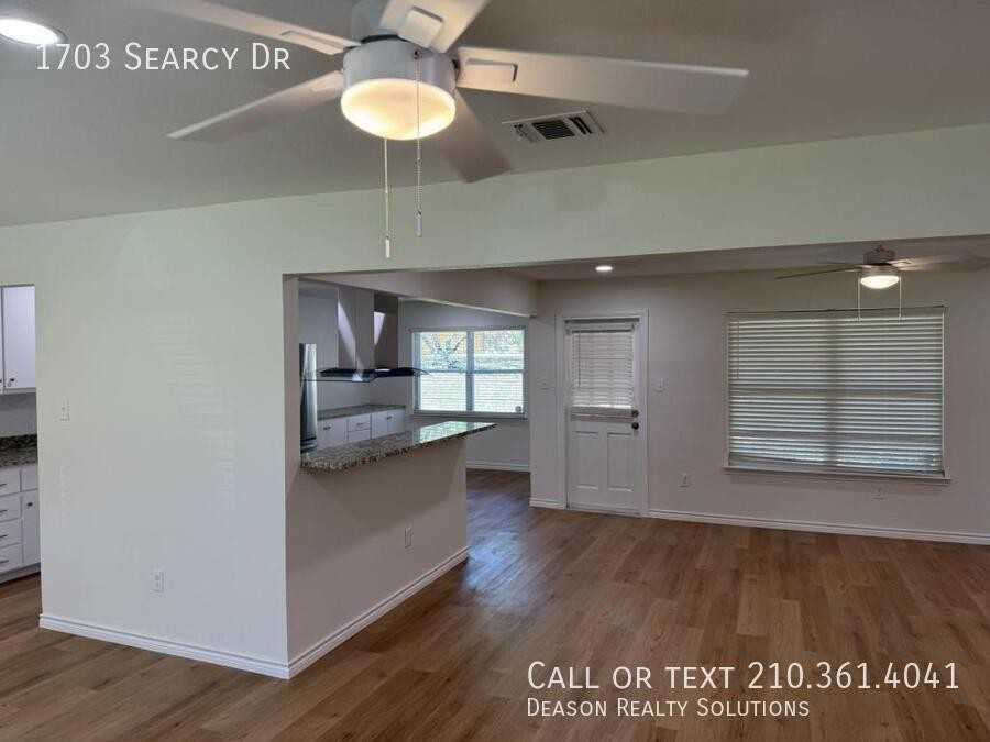 1703 Searcy Dr - Photo 5 of 21