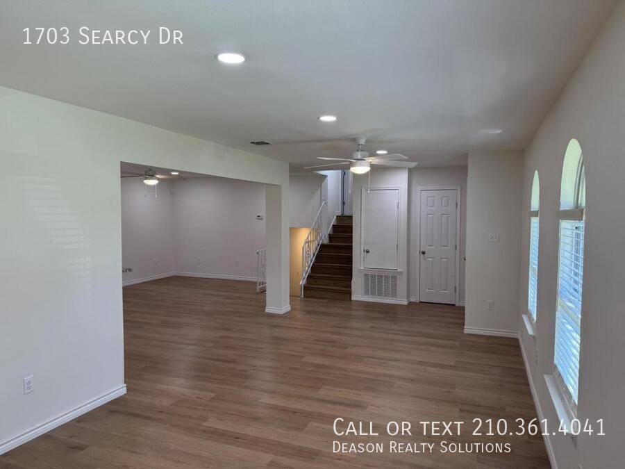 1703 Searcy Dr - Photo 7 of 21