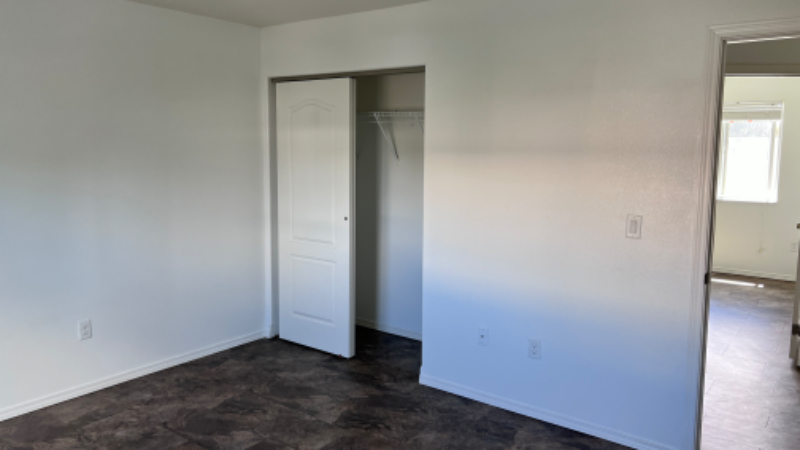 1337 S Monroe St - Photo 3 of 11