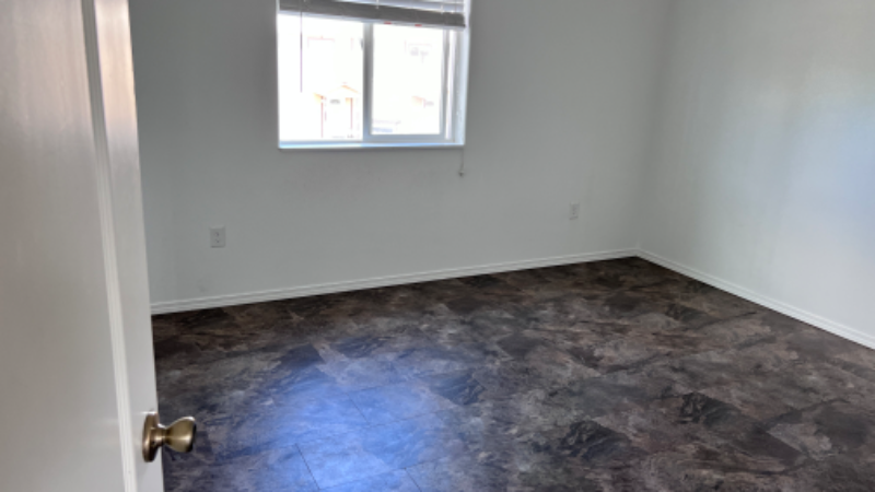 1337 S Monroe St - Photo 4 of 11
