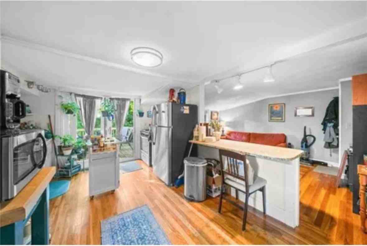 22 Raritan Ave #3rdUNIT - Photo 4 of 12