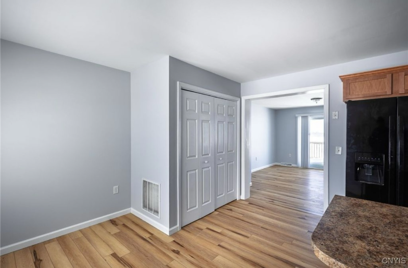 10047 Ash St #10047 - Photo 7 of 38
