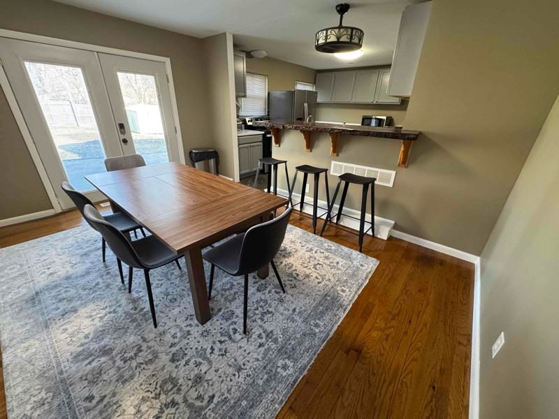 263 S Chester Ave #7 - Photo 4 of 36