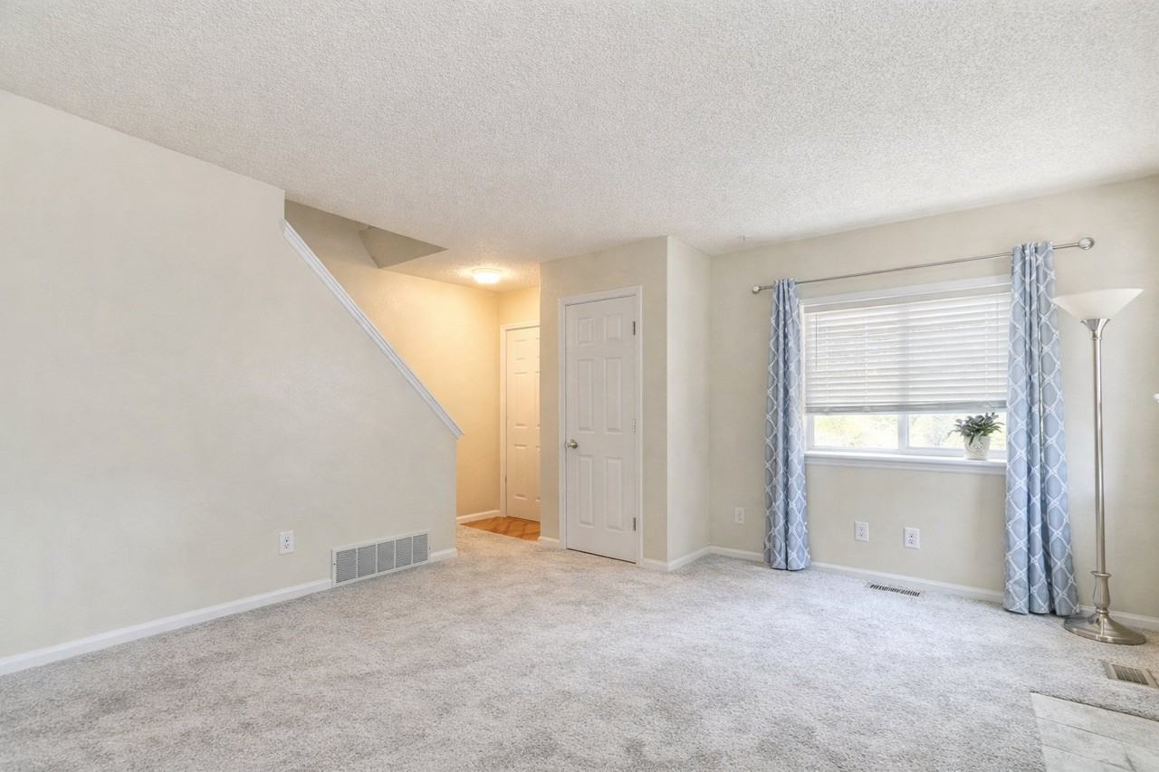 2341 Split Rock Dr - Photo 2 of 18
