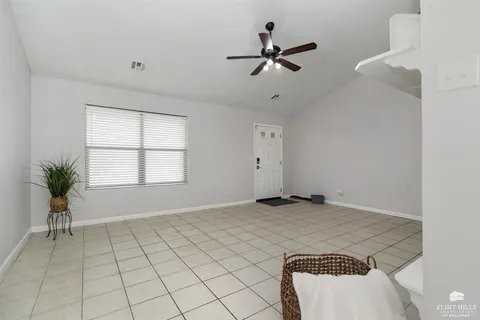 5233 Stone Crest Dr - Photo 3 of 33