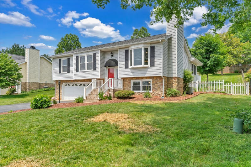 1905 Summerfield Dr - Photo 3 of 39