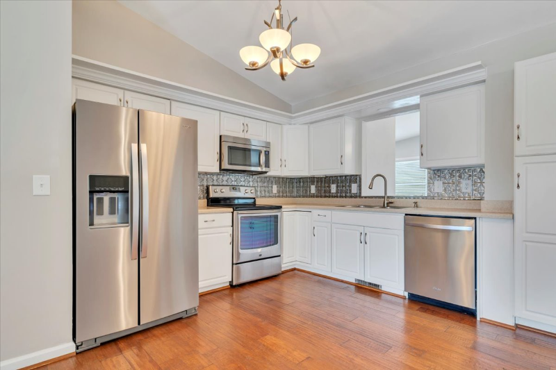1905 Summerfield Dr - Photo 5 of 39
