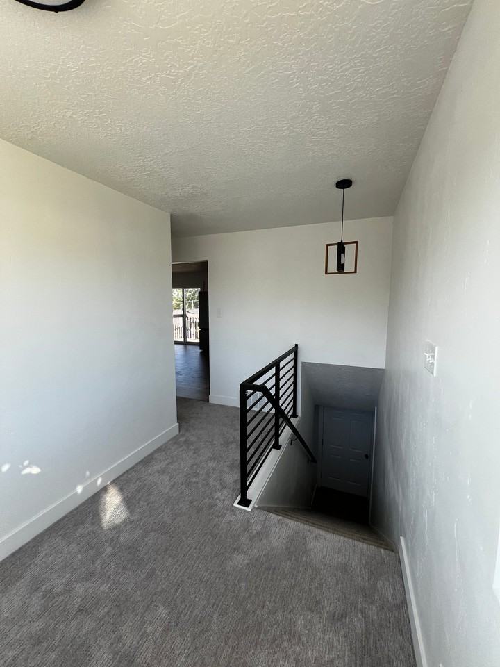 1005 E Platinum Way - Photo 2 of 15