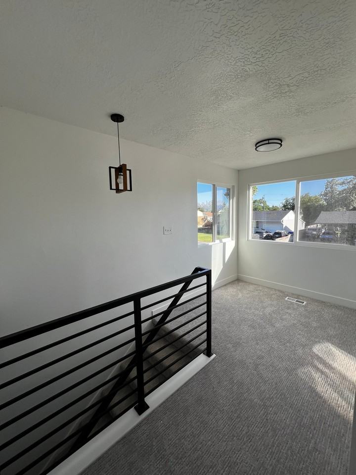 1005 E Platinum Way - Photo 4 of 15