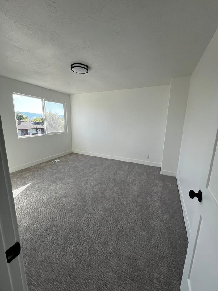 1005 E Platinum Way - Photo 7 of 15