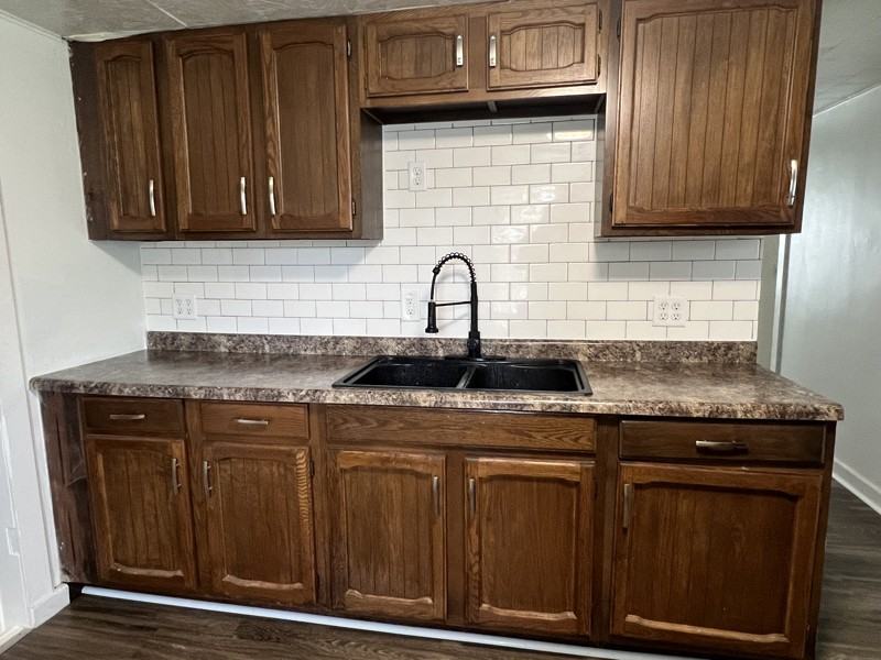 1810 14th St - Photo 2 of 11