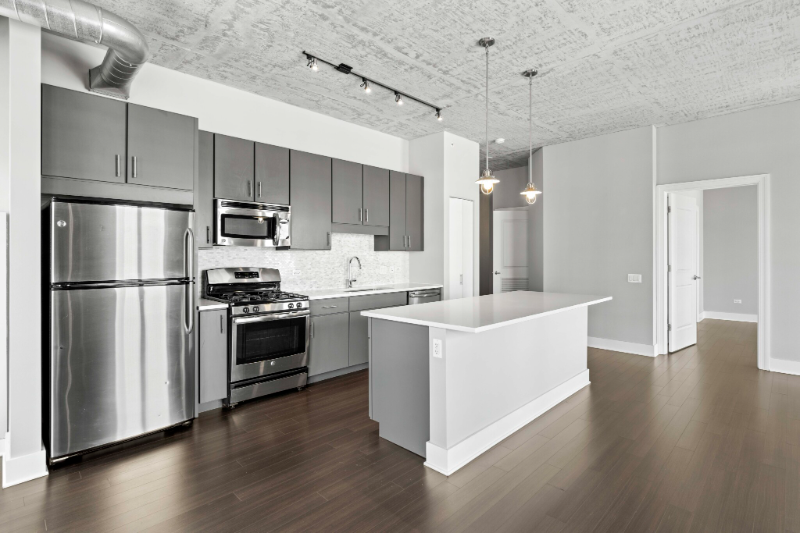 877 S Clark St - Photo 6 of 20