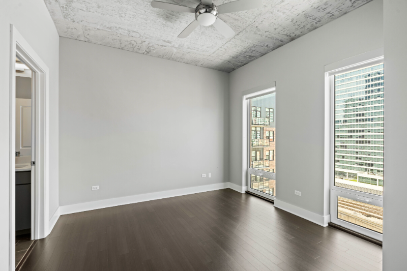 877 S Clark St - Photo 7 of 20