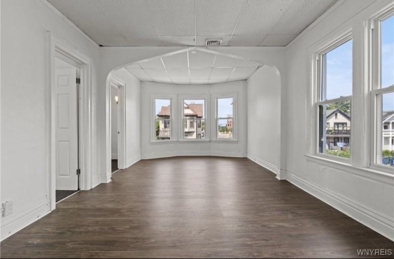 877 Prospect Ave - Photo 5 of 7