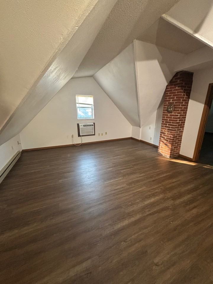 1605 N Main St #B - Photo 4 of 14