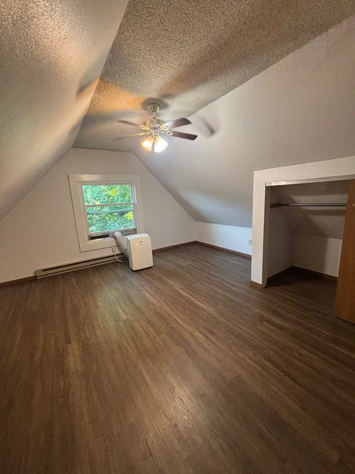 1605 N Main St #B - Photo 6 of 14