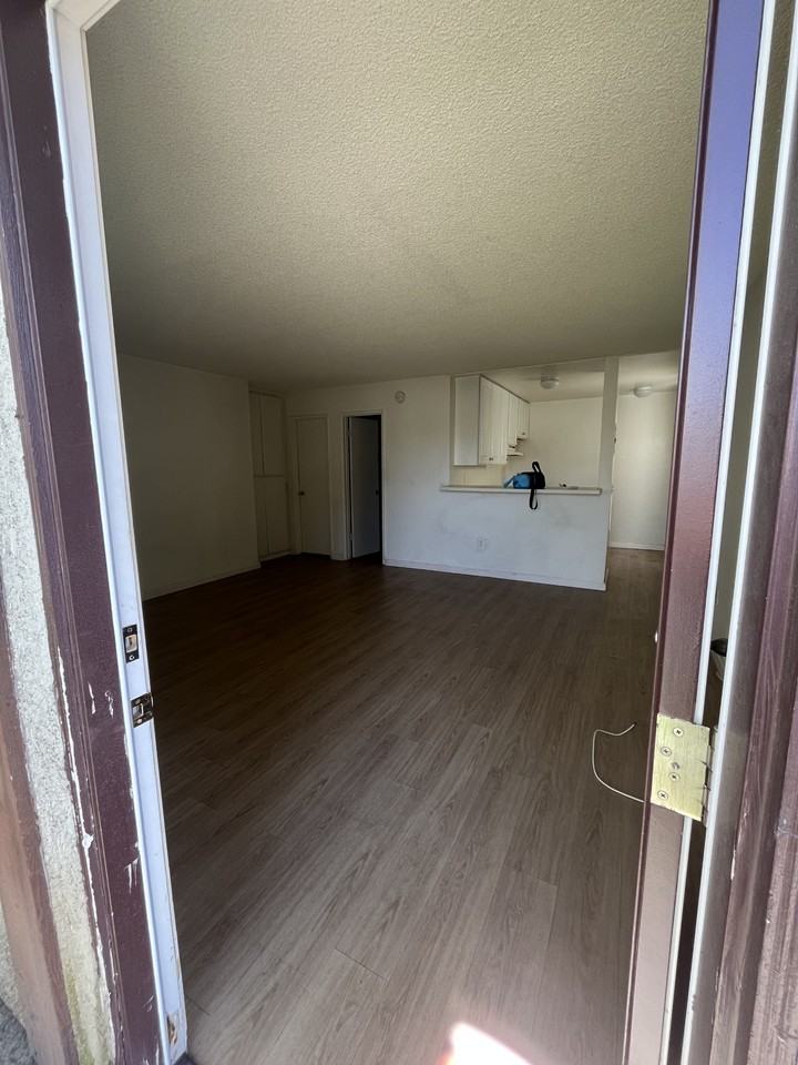 11438 Killion St #2 - Photo 4 of 19