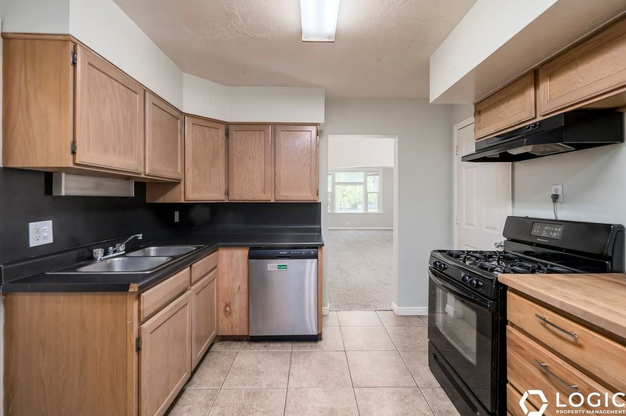 559 E 800 S #1 - Photo 7 of 16