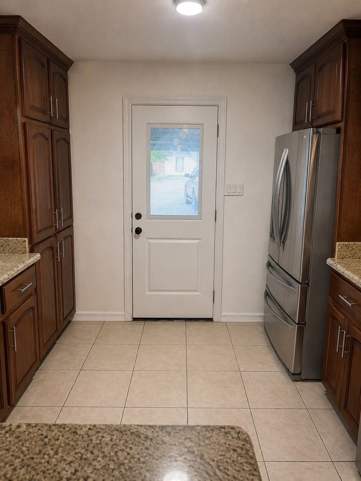 704 S 17th St - Photo 3 of 20