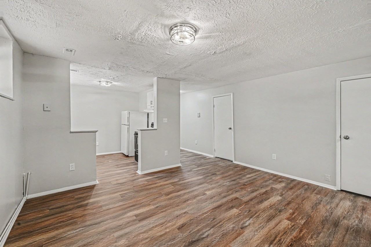 566 Glenwood Ave #5 - Photo 2 of 12