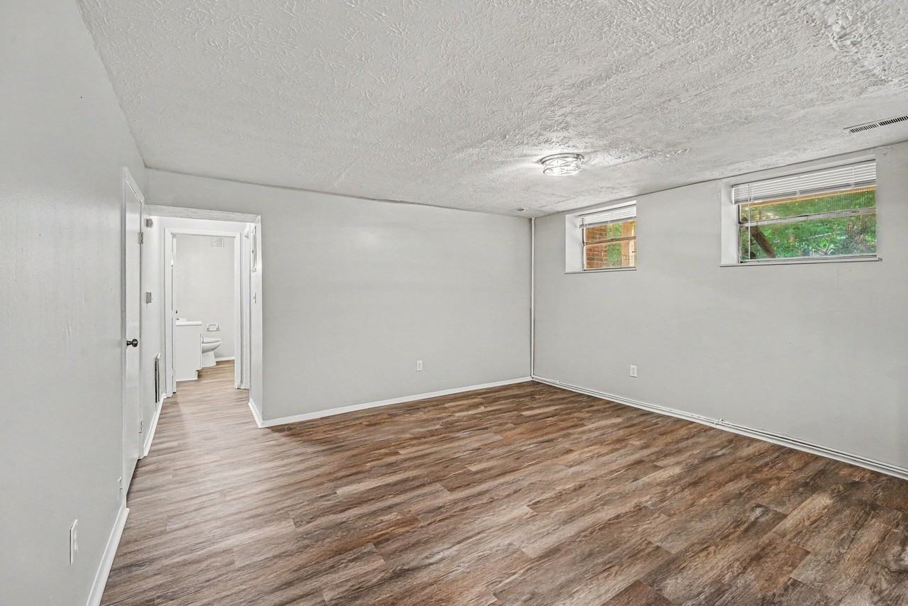566 Glenwood Ave #5 - Photo 3 of 12