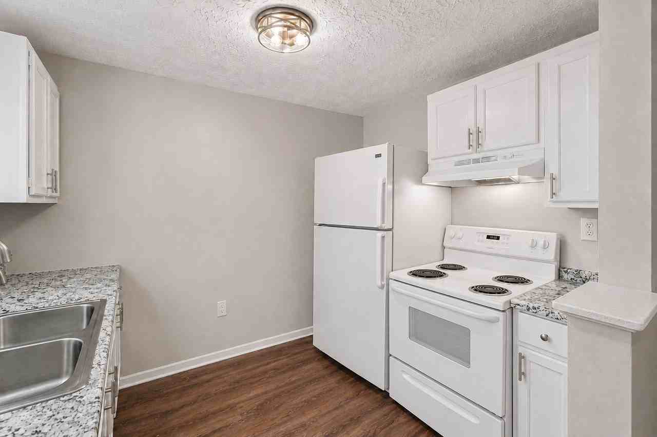 566 Glenwood Ave #5 - Photo 5 of 12