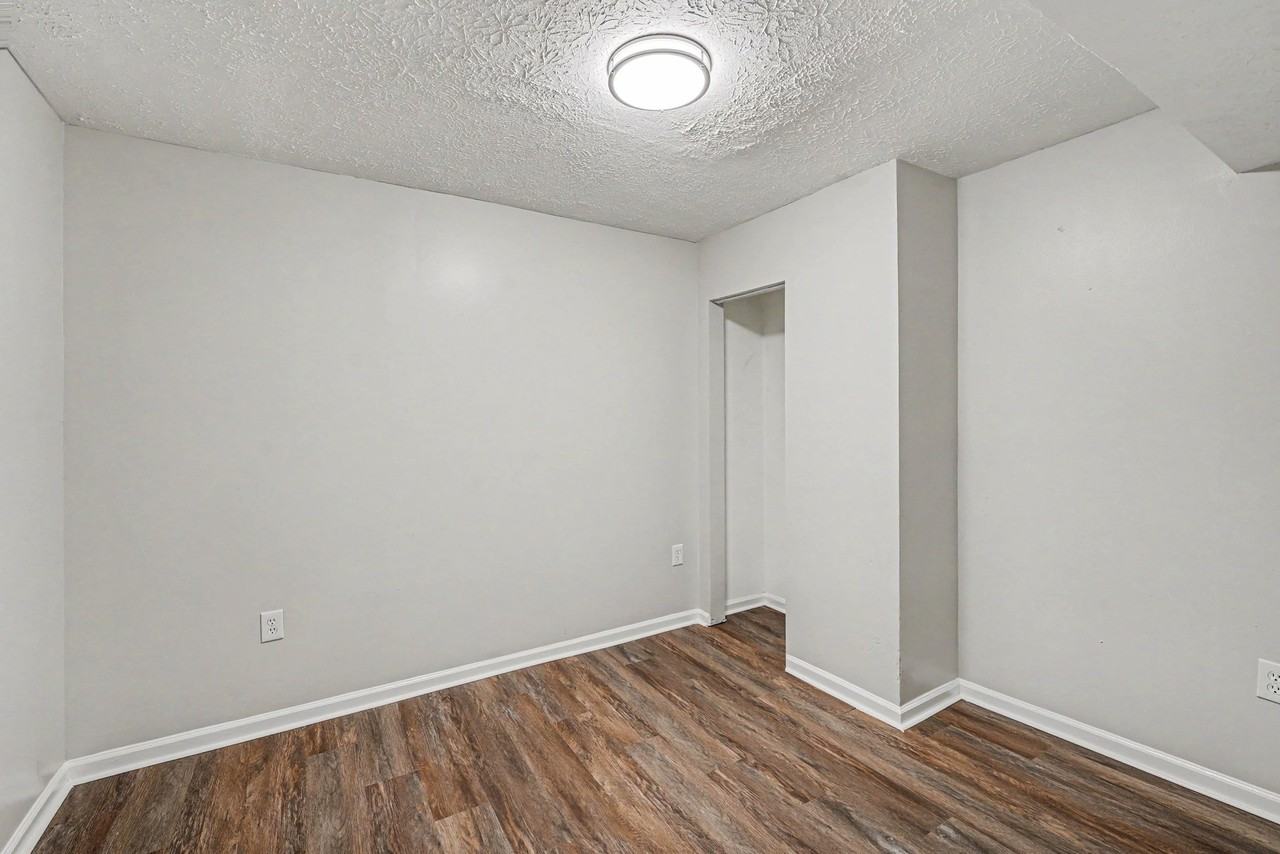 566 Glenwood Ave #5 - Photo 6 of 12