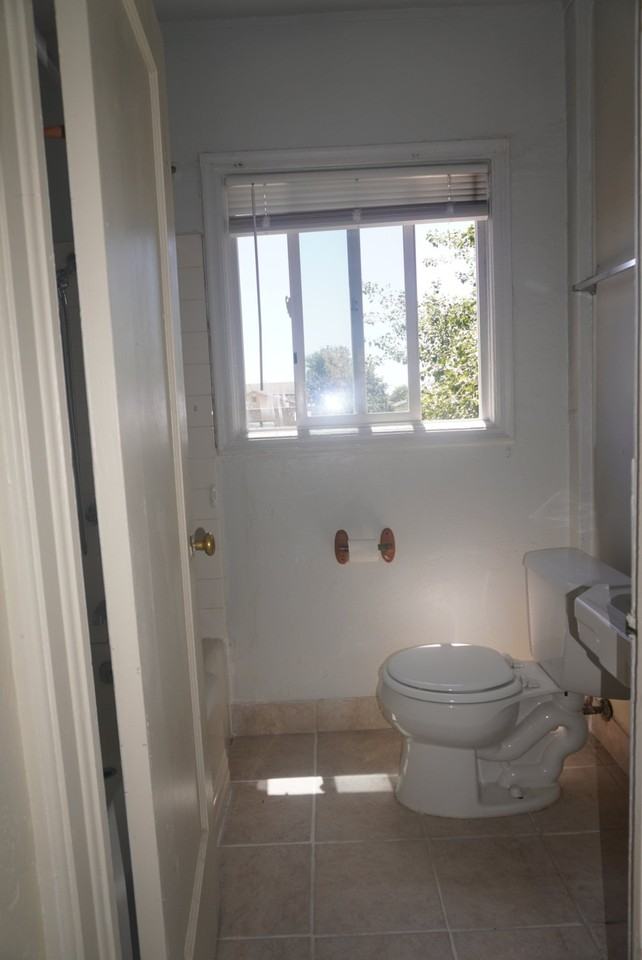 2218 Virginia Ave - Photo 3 of 8