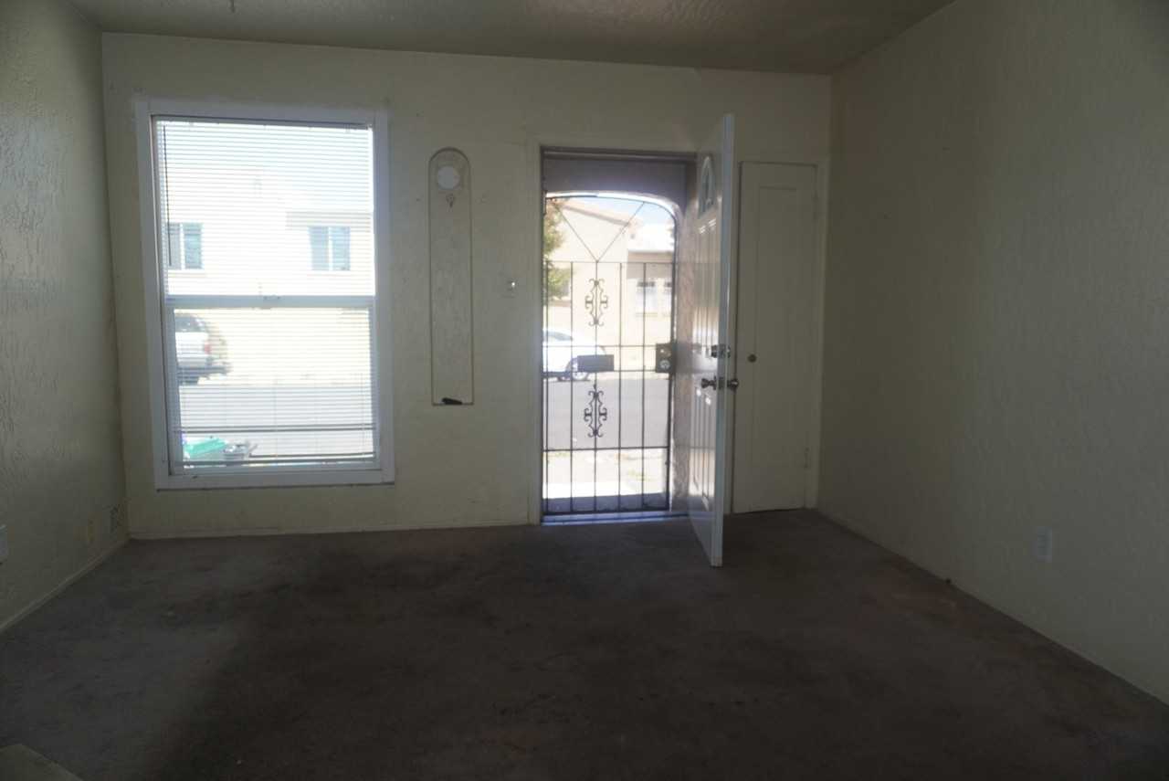 2218 Virginia Ave - Photo 5 of 8