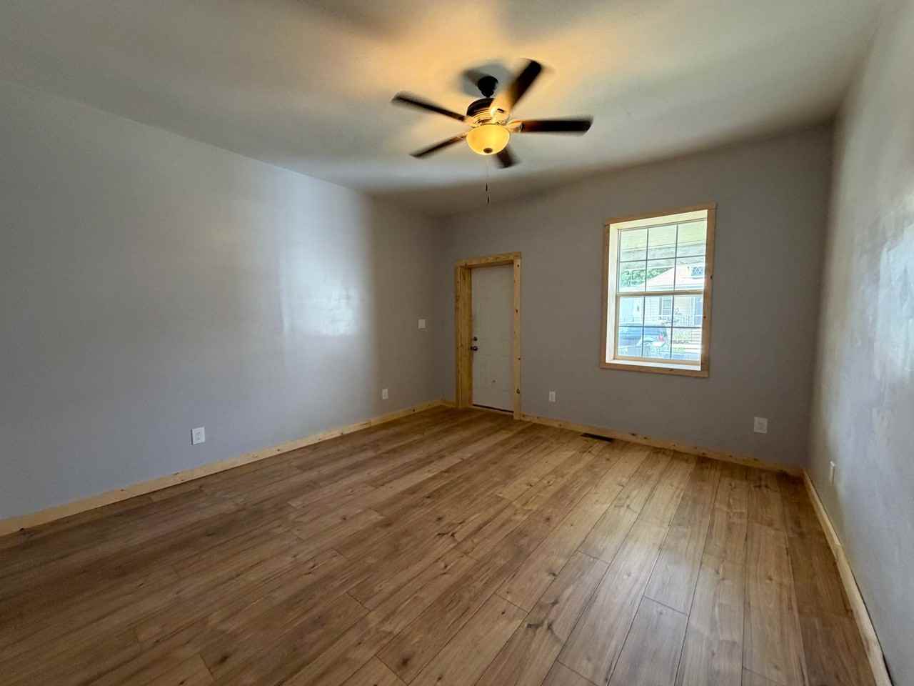 619 S Wayne St - Photo 2 of 8