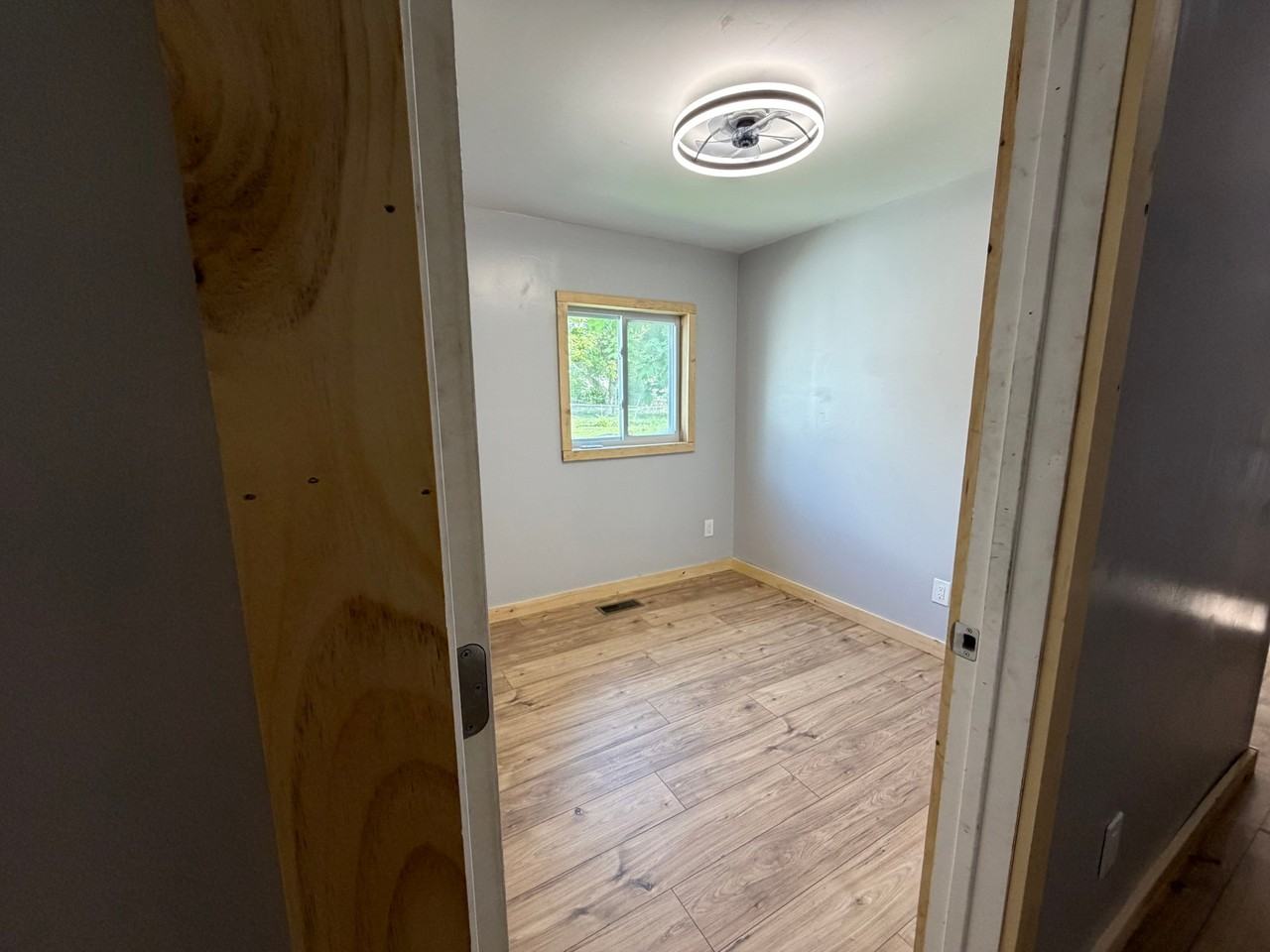 619 S Wayne St - Photo 4 of 8