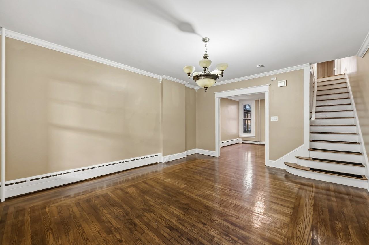 1234 1/2 W Tilghman St - Photo 3 of 30