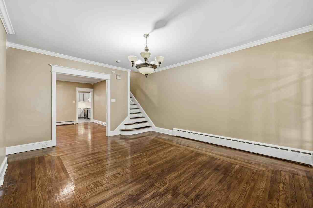 1234 1/2 W Tilghman St - Photo 4 of 30
