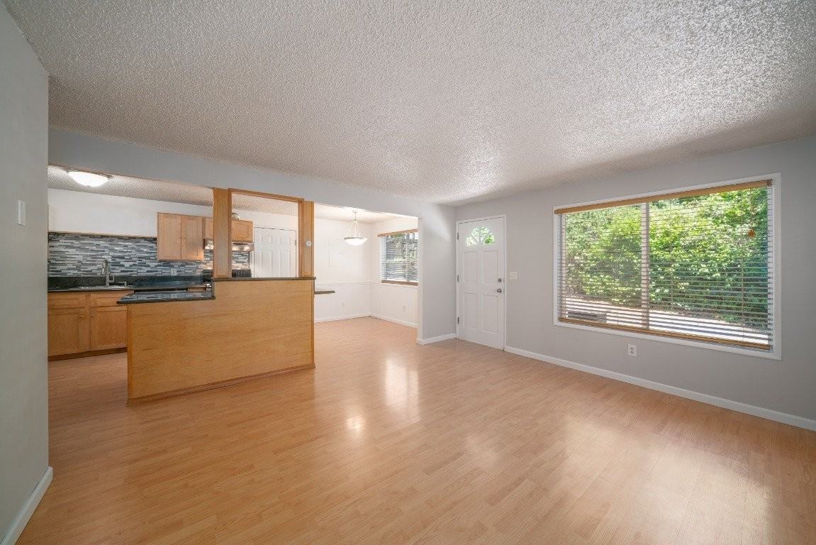 9207 Sw 26th Ave - Photo 4 of 17