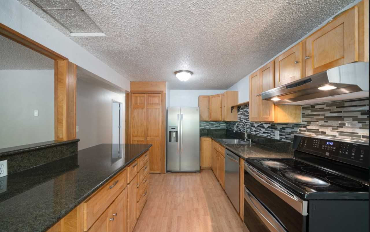 9207 Sw 26th Ave - Photo 5 of 17