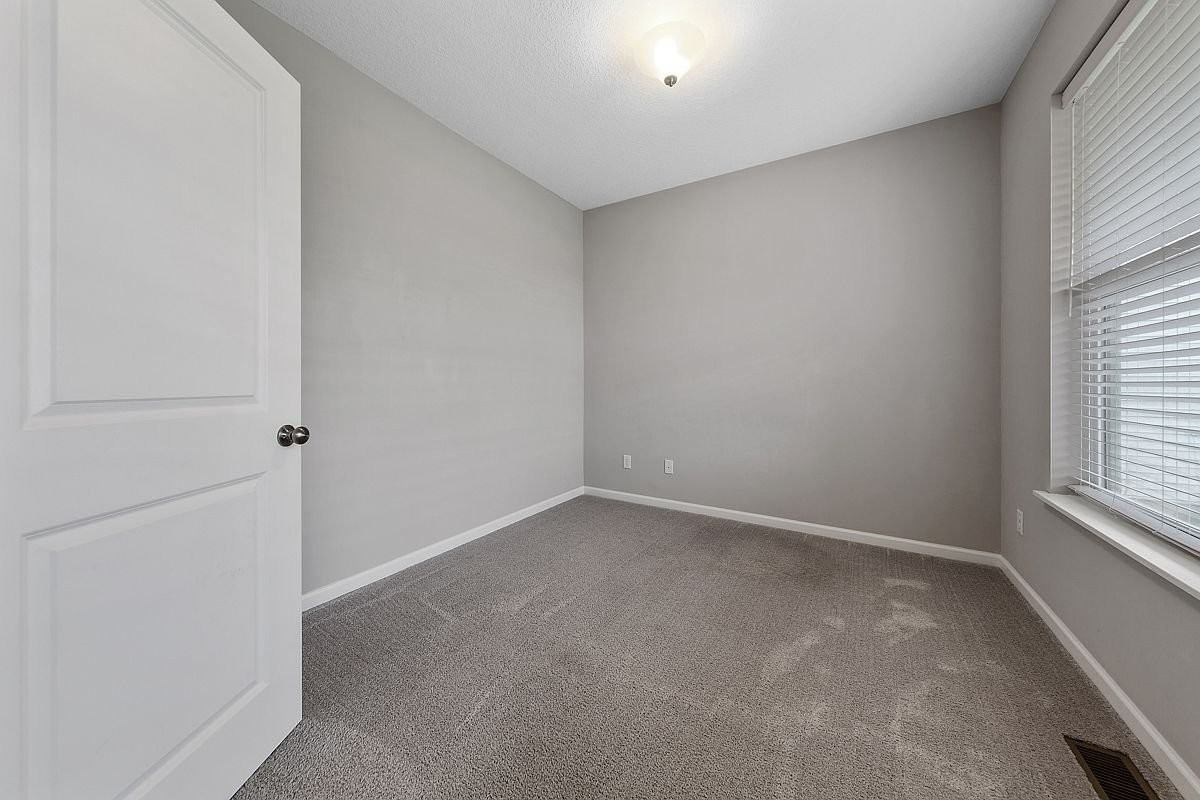 18109 Glacier Way - Photo 2 of 5