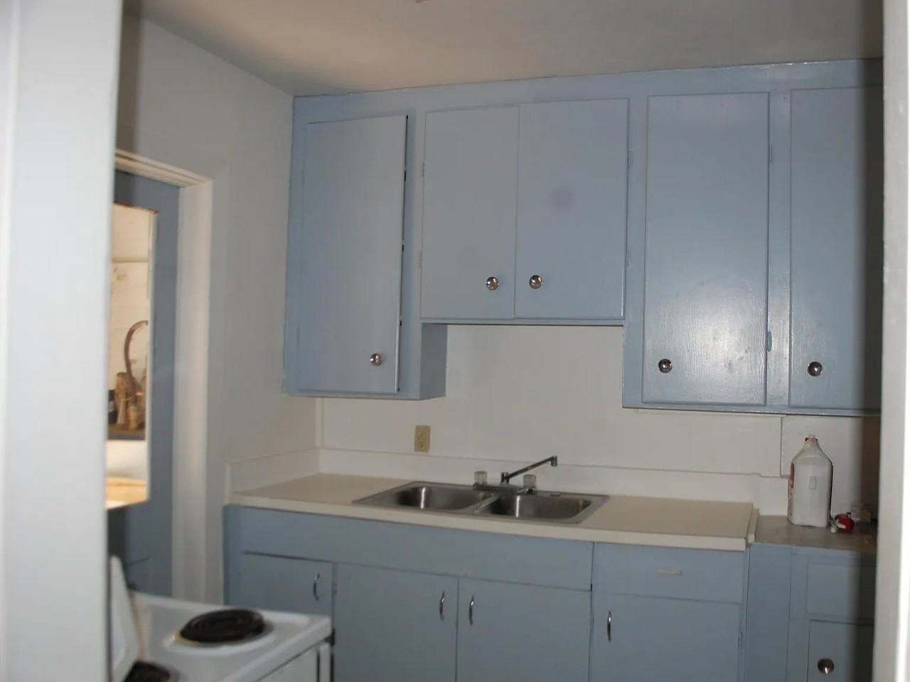 211 Nw 25th St - Photo 4 of 5