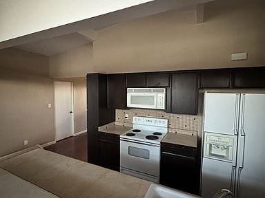 225 S Wallace Dr - Photo 2 of 11
