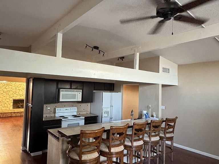 225 S Wallace Dr - Photo 4 of 11