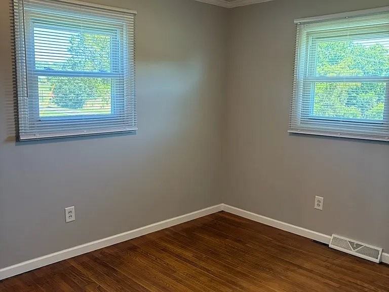 204 Pear Tree Rd - Photo 4 of 13