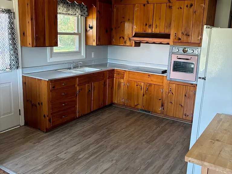 204 Pear Tree Rd - Photo 7 of 13