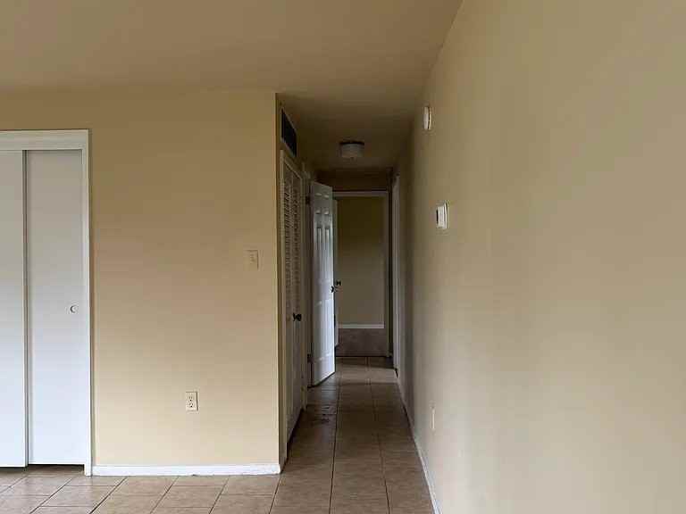 121 Woodgate Cir - Photo 2 of 13