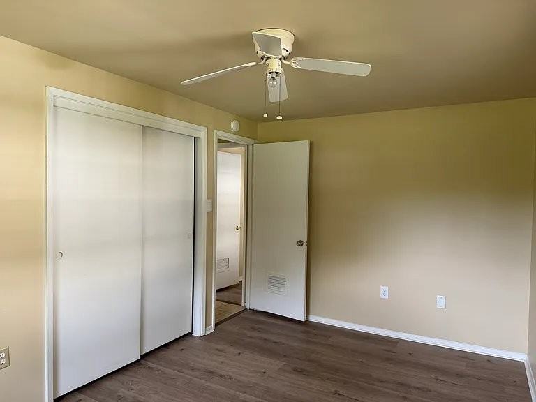 121 Woodgate Cir - Photo 3 of 13